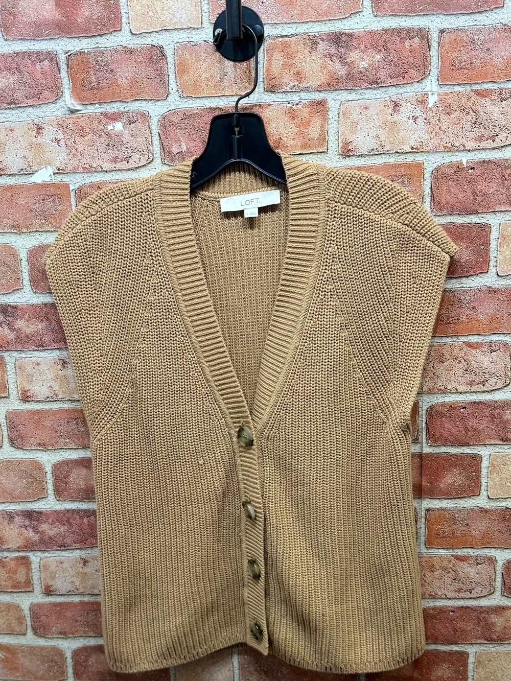 Loft 100% v-neck cap sleeve cotton sweater vest in camel / tan